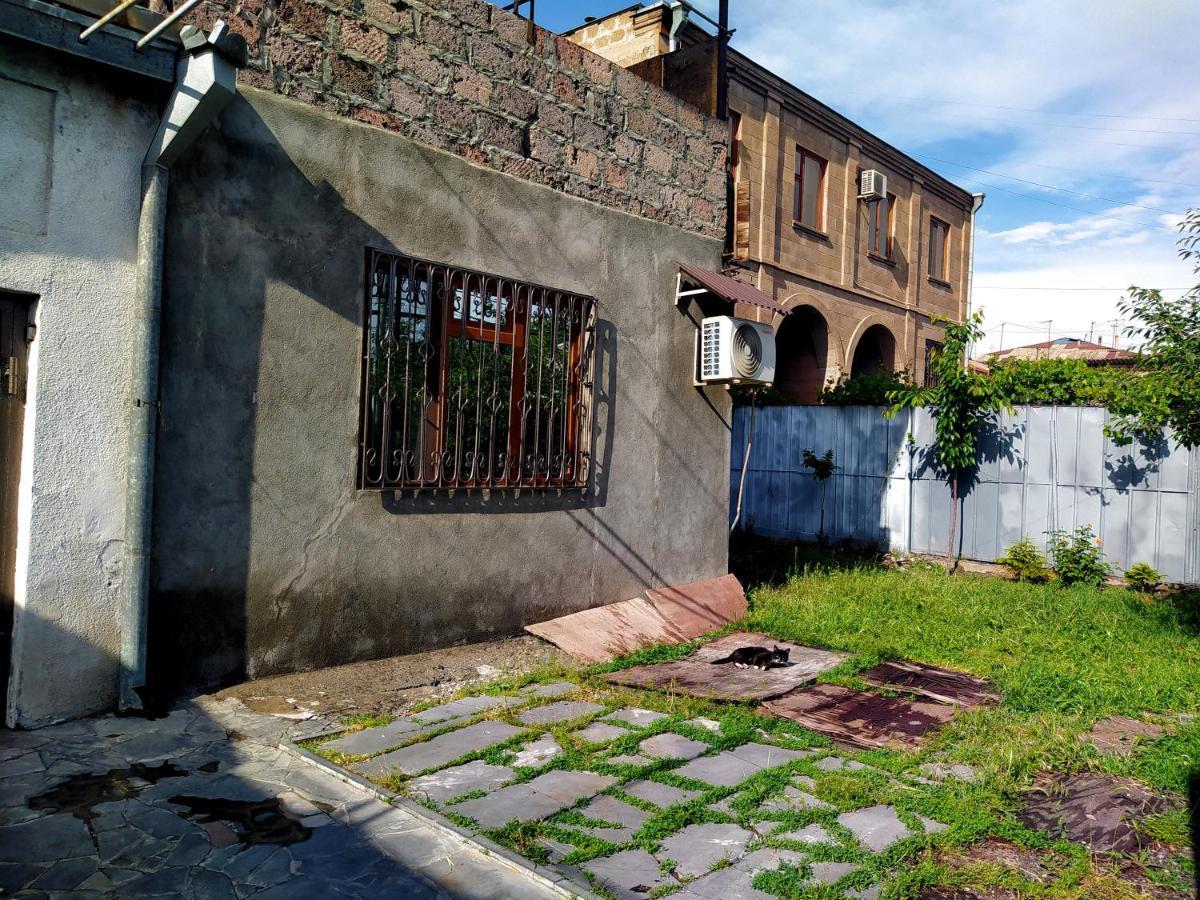 Flora'S Guest House Γιερεβάν Εξωτερικό φωτογραφία