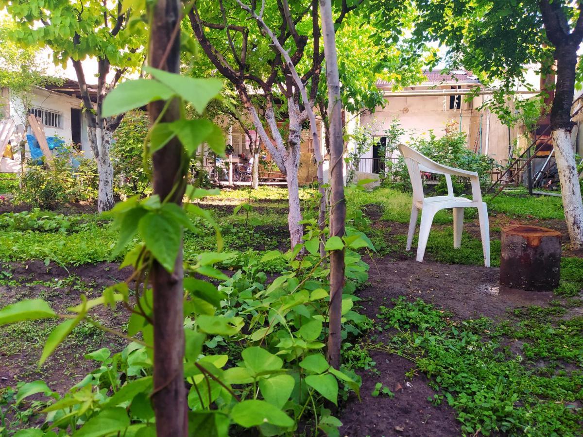 Flora'S Guest House Γιερεβάν Εξωτερικό φωτογραφία