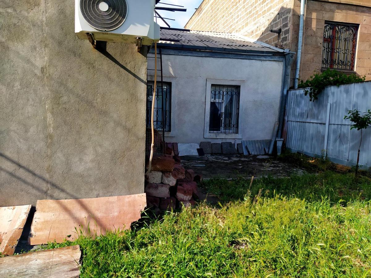 Flora'S Guest House Γιερεβάν Εξωτερικό φωτογραφία