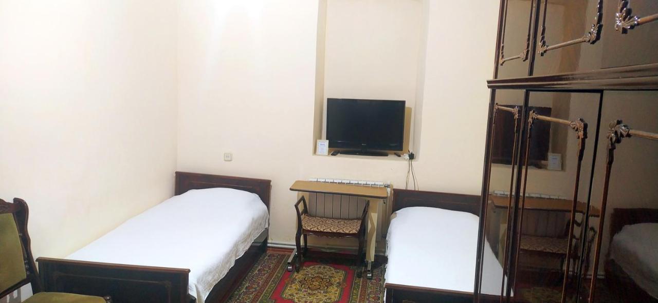 Flora'S Guest House Γιερεβάν Εξωτερικό φωτογραφία