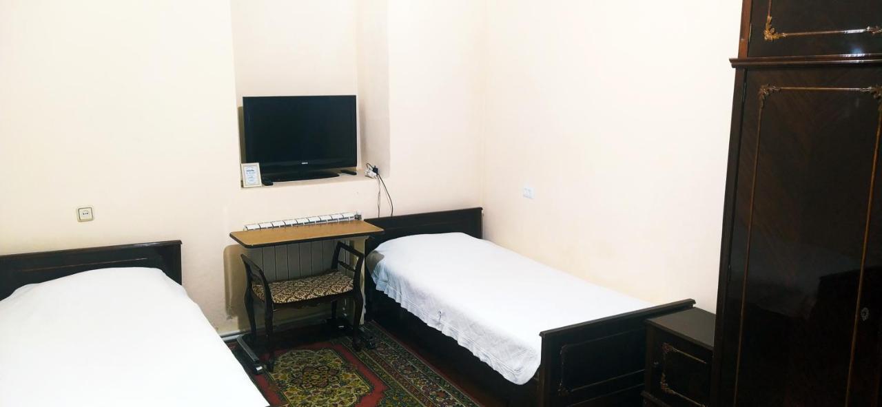 Flora'S Guest House Γιερεβάν Εξωτερικό φωτογραφία