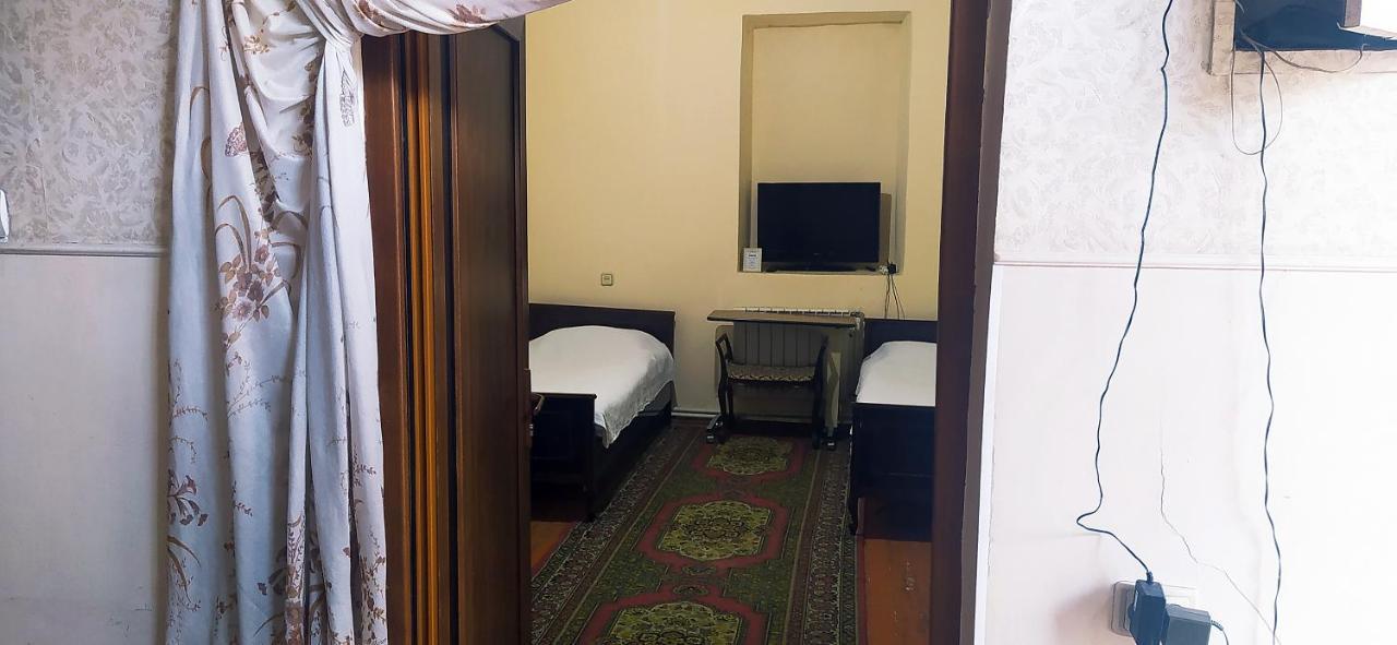 Flora'S Guest House Γιερεβάν Εξωτερικό φωτογραφία