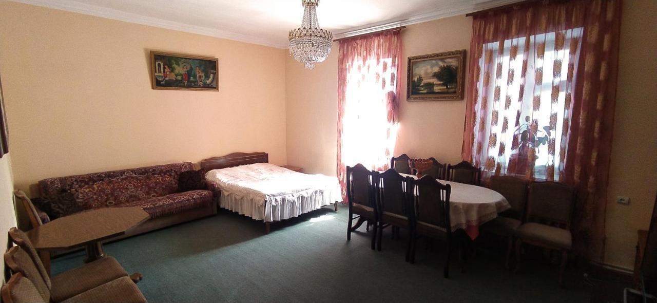 Flora'S Guest House Γιερεβάν Εξωτερικό φωτογραφία