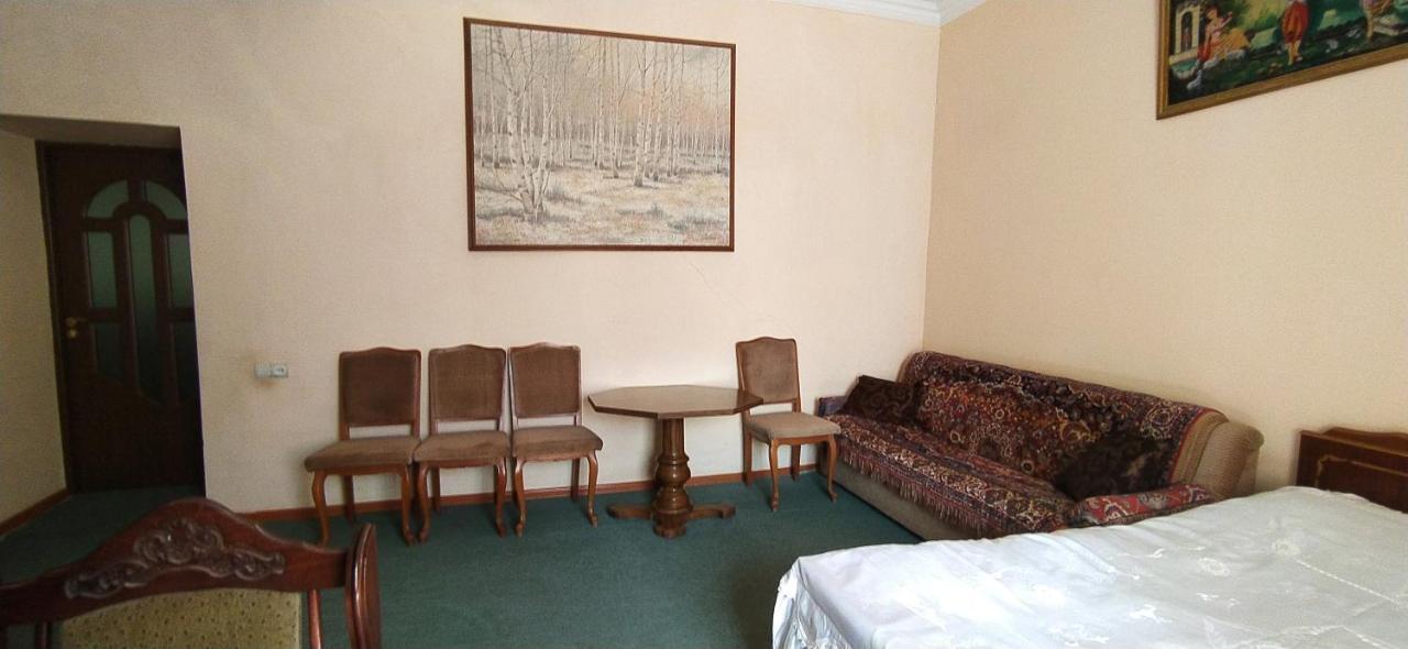 Flora'S Guest House Γιερεβάν Εξωτερικό φωτογραφία