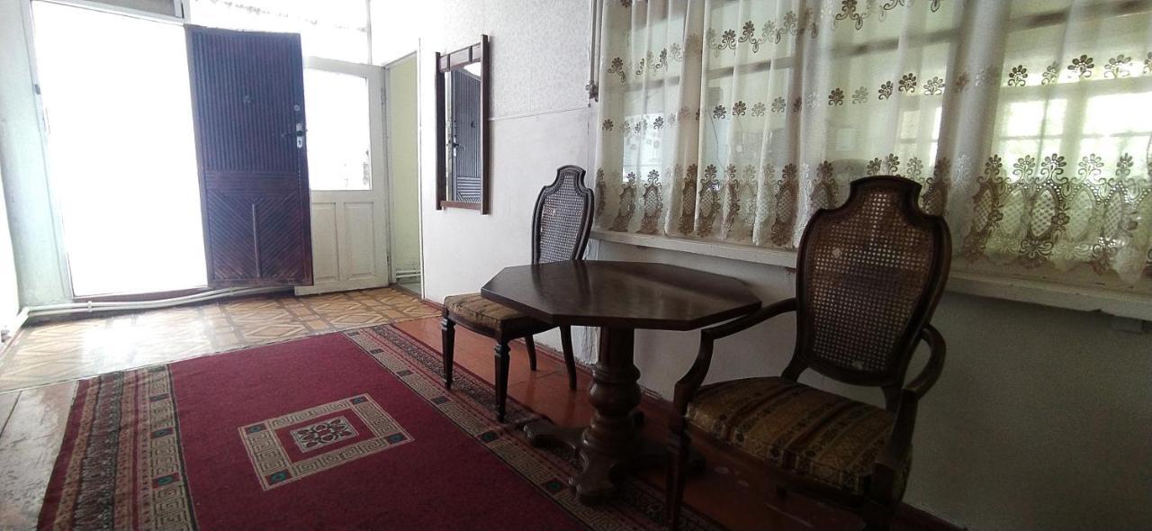 Flora'S Guest House Γιερεβάν Εξωτερικό φωτογραφία