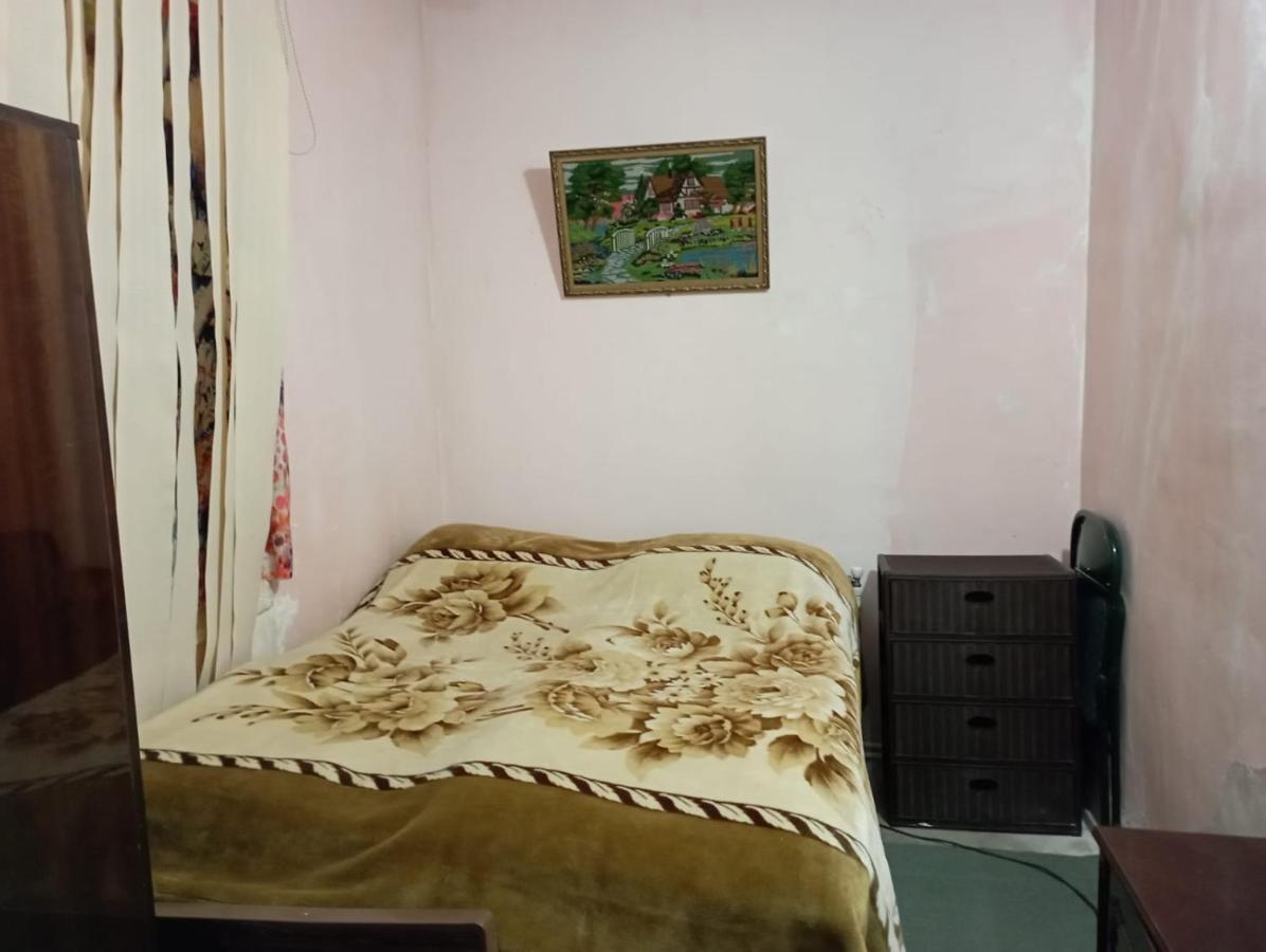 Flora'S Guest House Γιερεβάν Εξωτερικό φωτογραφία